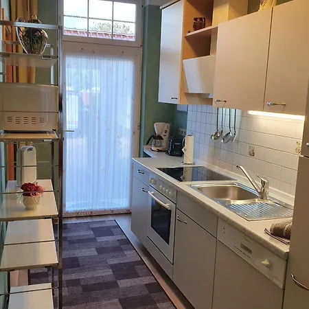 1, Unten Apartment